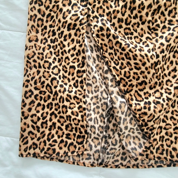 Satin-like, Leopard Print, Pencil Skirt - Picture 3 of 5